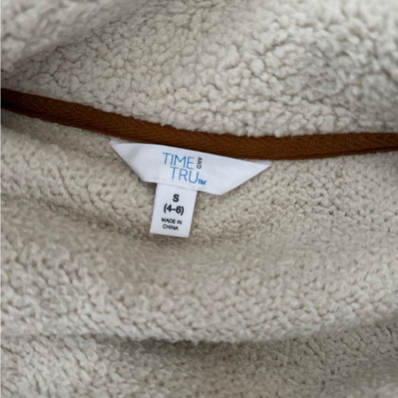 Time and Tru Cream and Brown Sherpa Pullover - Picture 5 of 6